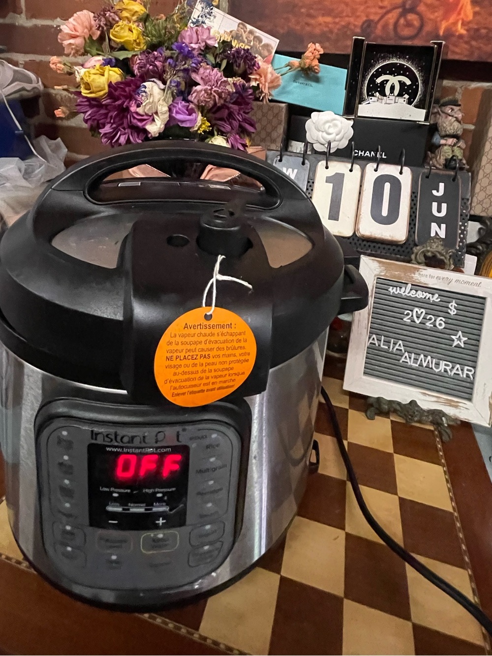 Instant Pot Duo 7-in-1 electric pressure cooker, a stainless steel finish - Picture 13 of 15